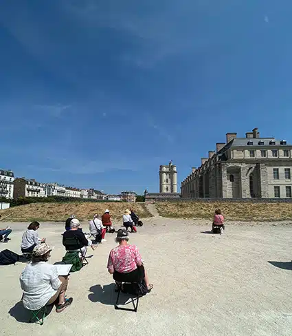 Stage de croquis urbain in situ à Paris, aquarelle et dessin sur le vif